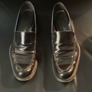 PRADA Women’s High Polished. Black Leather Loafers